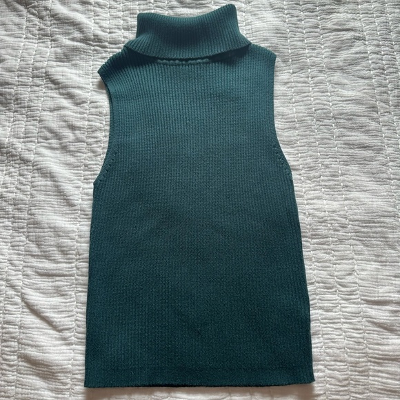 Kendall and Kylie Sleeveless Turtleneck - Picture 3 of 4